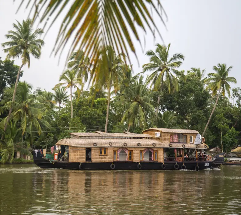 Why Choose Us for Your Next Kumarakom Houseboat Trip?