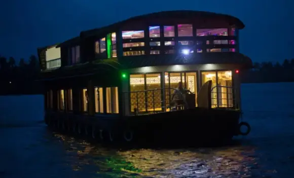Delux Houseboat